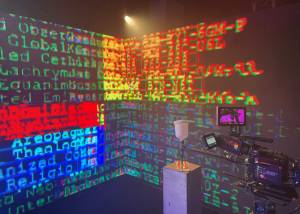 Bunter Hintergrund mit Kamera in der rechten unteren Ecke